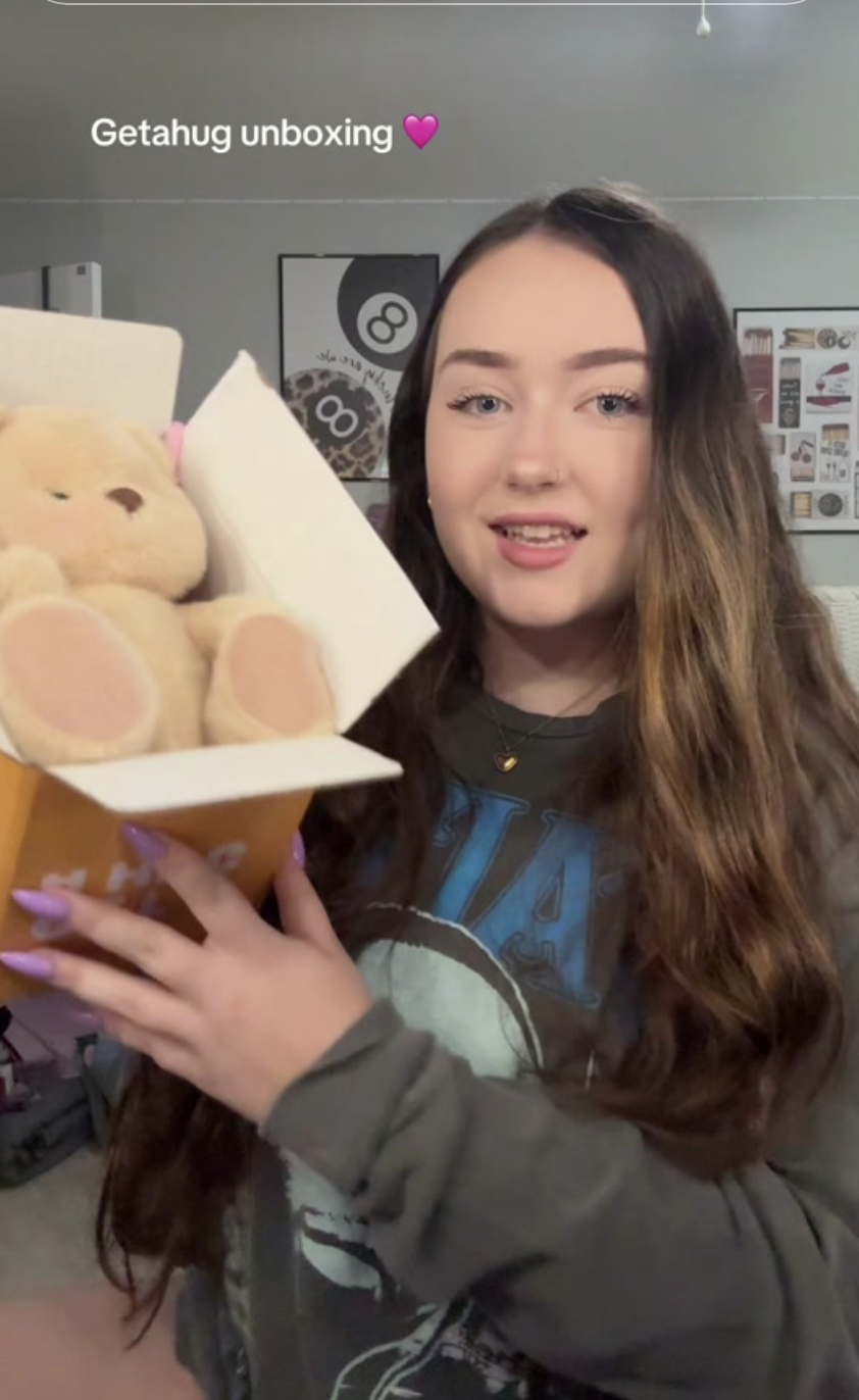 Labubu劲敌出现？如何用“官方娃衣”打开百亿级市场